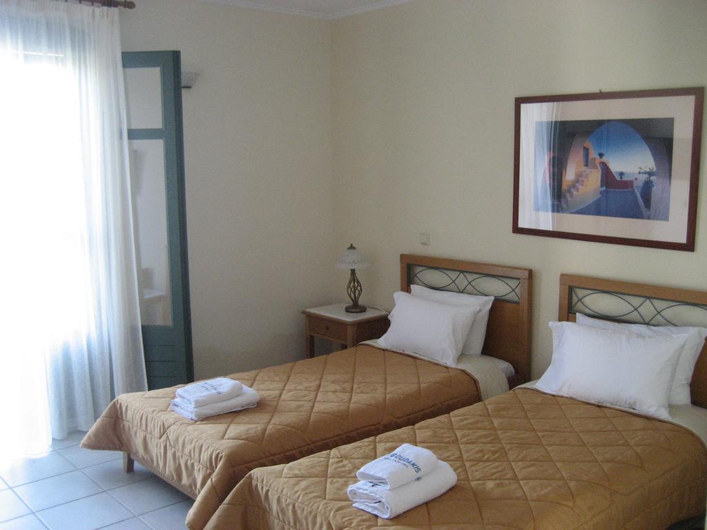 Kyveli Hotel Apartments Vrontados ภายนอก รูปภาพ