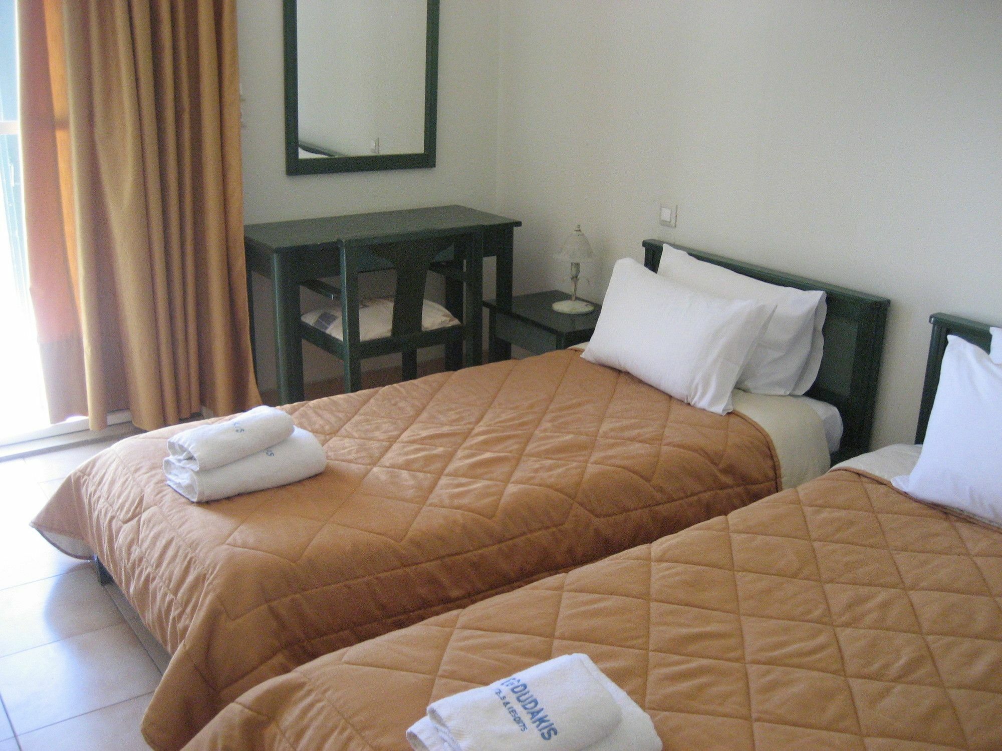 Kyveli Hotel Apartments Vrontados ภายนอก รูปภาพ